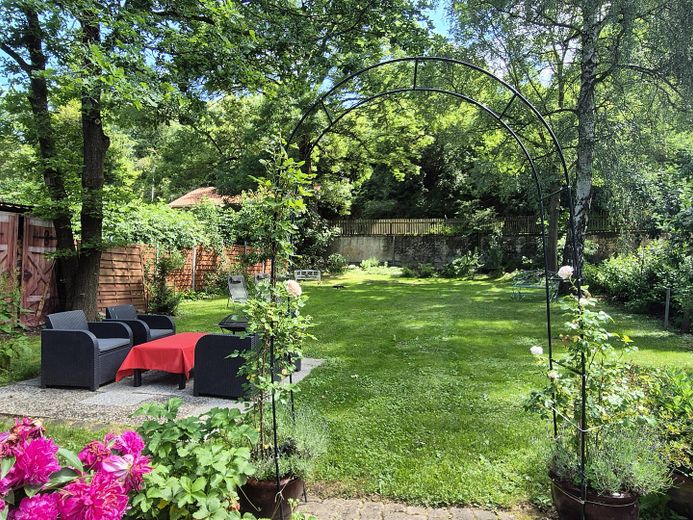 Elegante casa bifamiliare ristrutturata con terreno edificabile urbanizzato a Diemelsee-Adorf – Garten/Bauland