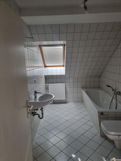 Bad mit Wanne und Dusche