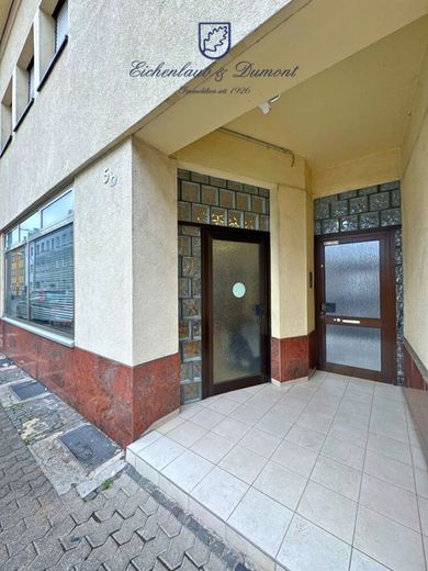 Großzügiges Haus, 410m² Gesamtfläche in ruhiger Seitenstraße von Saarbrücken-West – Gewerbeeinheit mit Schaufenster