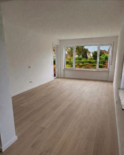 NEU - Saniertes Einfamilienhaus mit sehr viel Platz, Südgarten – Essbereich,Terrassen-Zugang