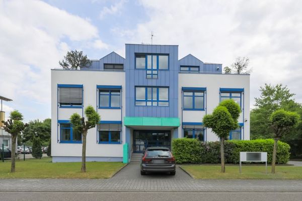 Vielseitig nutzbare Büroimmobilie mit Top-Ausstattung und E-Ladestation in Hügelsheim!