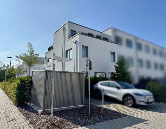 Gartenhaus & 2 PKW-Stellplätze