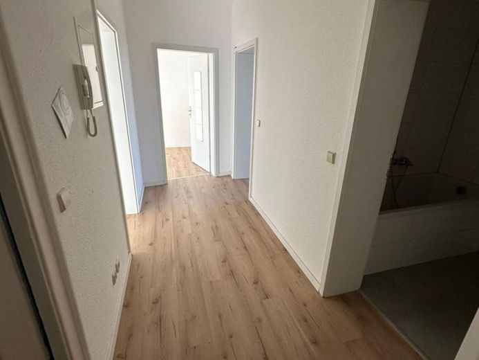 NEU-Sanierte 3-Zimmer mit Garten, Laminat und Wanne in sehr guter Lage! – Foto 1