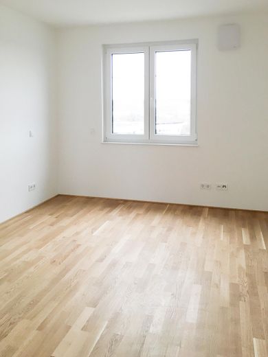Skyline manzaralı, kapalı balkonlu, ankastre mutfaklı ve kapalı otoparklı aydınlık 2 odalı daire, Frankfurt-Riedberg – Schlafzimmer