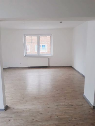 100 m² Wohnkomfort mitten in Hagen – 4 Zimmer, 2 Bäder & hochwertige Nobilia-Küche – Wohnzimmer