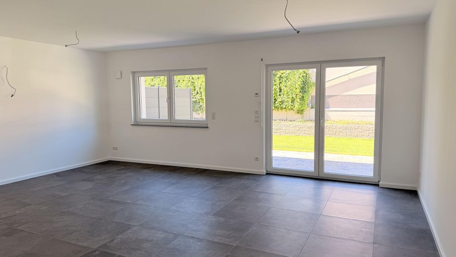 Neubau-DHH in Magdeburg-Diesdorf / familienfreundlicher Garten / Photovoltaik / 2 Stellplätze – Wohnzimmer