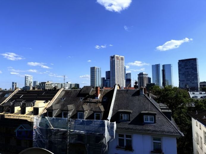 PENTHOUSE im WESTEND: 2 Zimmer mit Balkon und Skyline Blick – Foto 1