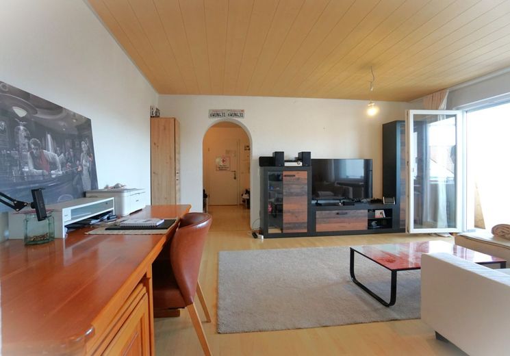 Su refugio en el verde: apartamento de 2 habitaciones con gran balcón y jardín de ensueño – Wohnzimmer