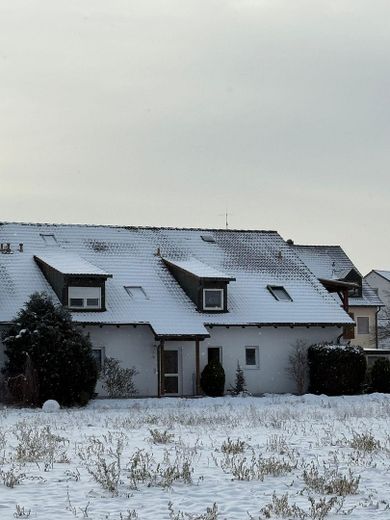 Helle 2-Zimmer Dachgeschosswohnung in Großenseebach mit großem Balkon - BITTE KEINE MAKLERANFRAGEN – Eingang