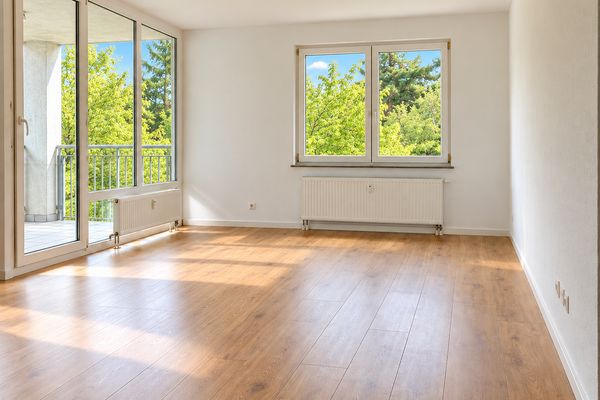 Lichtdurchflutete 2,5-Zimmer-Wohnung mit Loggia und Blick ins Grüne