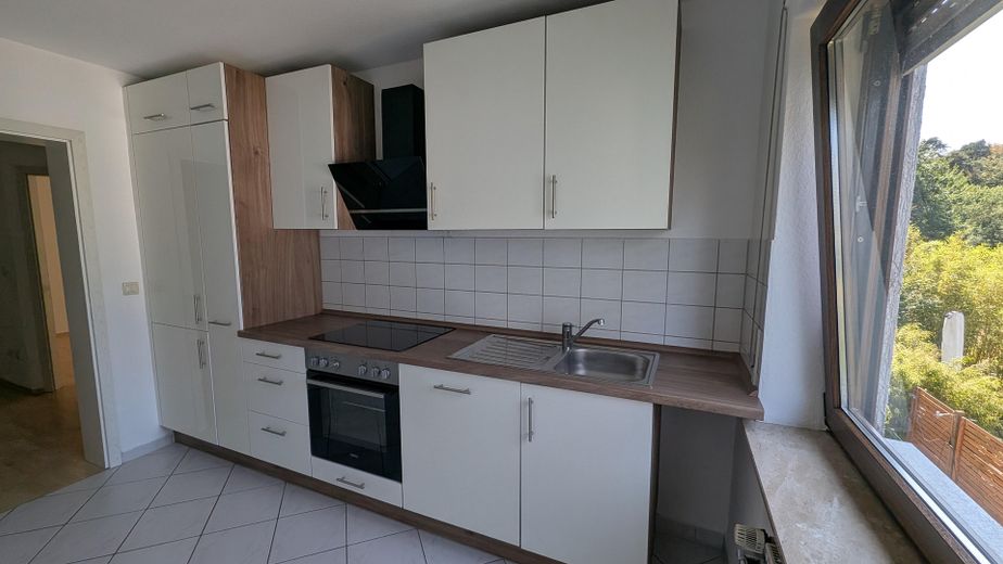 Sonnenverwöhnte 4-Zimmer Wohnung mit EBK am Waldrand von Dreieich-Dreieichenhain – Einbauküche