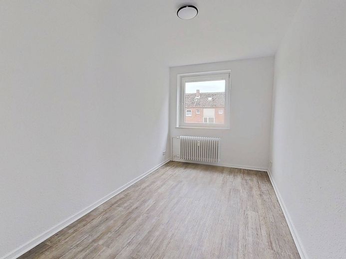 Kuschelzeit im neuen Heim – der erste Monat geht auf unser Konto: Gut geschnittene 4-Zimmer-Wohnung mit BALKON und EBK – Schlafzimmer III