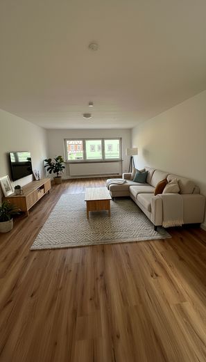3 Zimmer Wohnung in Creglingen zu vermieten / Saniert im Dezember 2024 – Wohntimmer KI möbliert