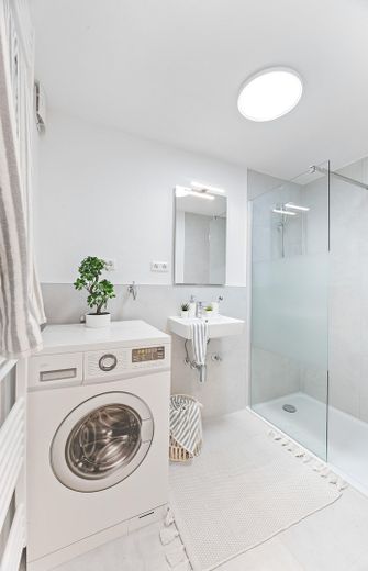 ***SOFORT BEZIEHBAR SCHÖNE 2-ZIMMER-WOHNUNG MIT TERRASSE IN STUTTGART VAIHINGEN DACHSWALD*** – BADEZIMMER