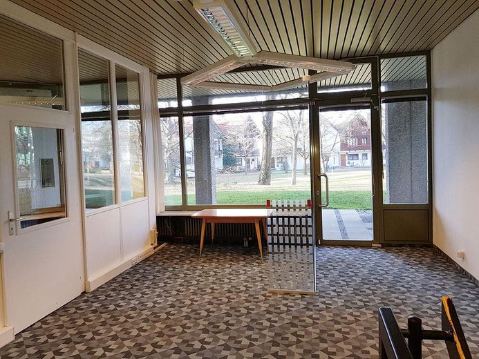 Retail space / office / practice — quiet yet central / S-Bahn around the corner / on 2 levels – 2geteilter Raum im EG: 64,59qm