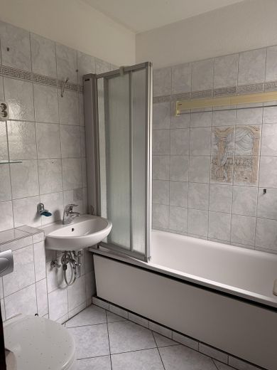 Beaucoup d’espace pour vos idées : 4 pièces avec loggia exposée ouest – sans commission à Hummelsbüttel – Badezimmer
