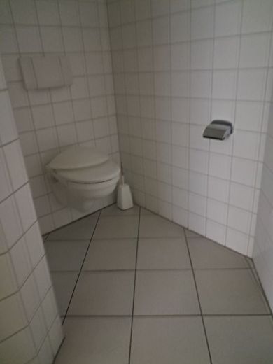 Repräsentatives Ladenlokal/Austellungsraum/Bürofläche in der Innenstadt zu vermieten! – WC-Sozialraum