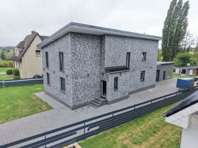 Neuwertiges Premium-Einfamilienhaus mit modernster Energietechnik auf 1600 qm Grundstück. – Foto 1