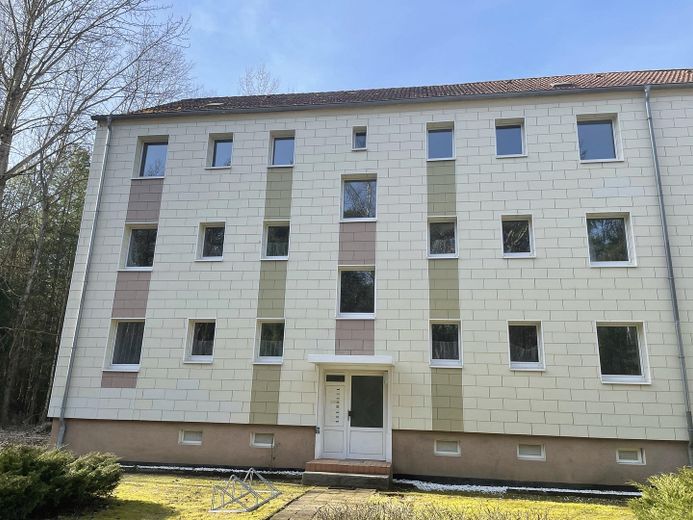 3 und 4 Zimmer im Grünen – Ziegendorf ab 549 € warm - mit EBK – Haus von vorne