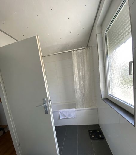 Gepflegtes Reihenendhaus in Weil am Rhein (Haltingen-Oberdorf) – OG1 Badezimmer