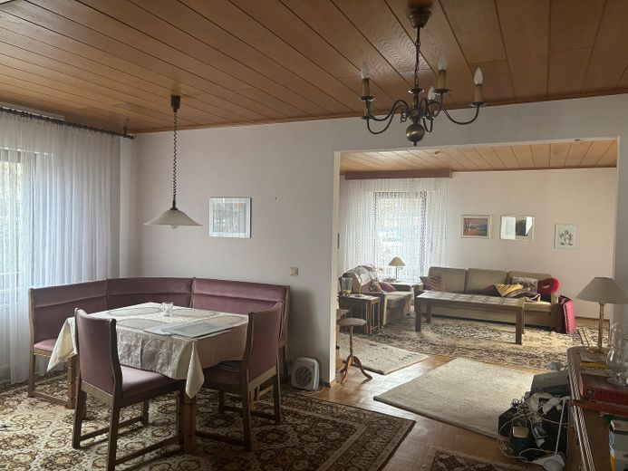 Casa indipendente unifamiliare in una buona posizione, con grande potenziale, a Dietzenbach – Ess-Wohnbereich 