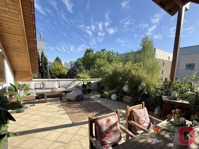 Seltene Gelegenheit - 3-Fam.-Haus mit 205qm Wohnung auf einer Ebene + Indoor-Pool – Foto 1