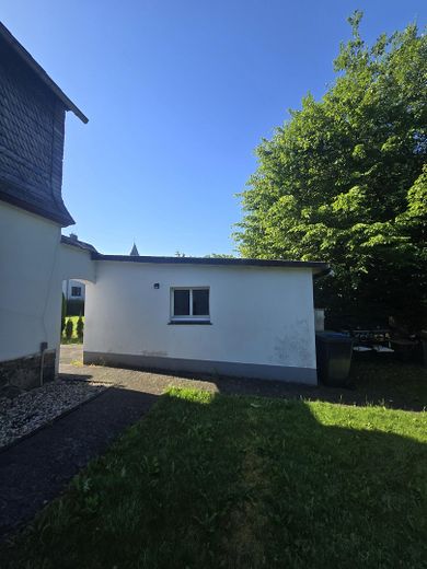 Historisches Fachwerkhaus mit drei Eigentumswohnungen – Garage