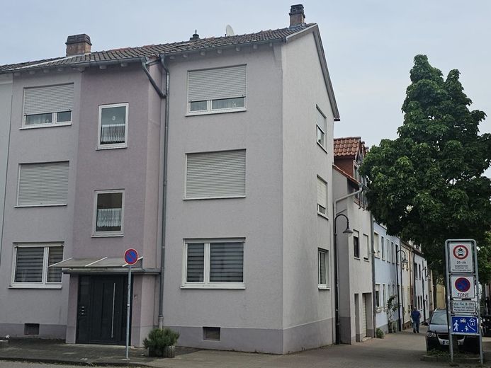 Das Fackelrondell ist nur ein Steinwurf entfernt. 
Große Wohnung im Quartier Kotten zu verkaufen! – Wohnung im 2.Obergeschoss