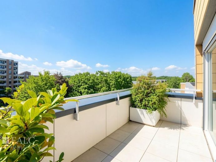 Penthouse w Kolonii-Weiden – winda, garaż podziemny i wymarzony taras na dachu – Zdjęcie 1