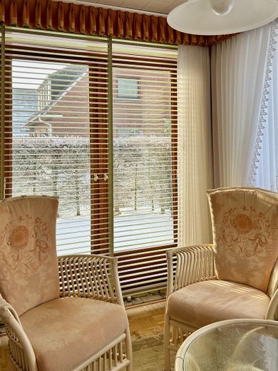 Großzügiges Wohnen in ruhiger Lage mit weitläufigem Garten in Dreye an der Grenze zu Bremen – Wintergarten mit Terassentür