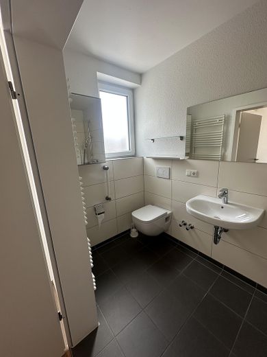 Neu in Celle-Garßen / Senioren Wohngemeinschaft sucht Mitbewohner – Bad 2.1