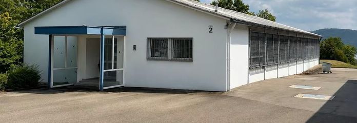 Ofis, üretim ve depolama alanına sahip ticari gayrimenkul – Außenansicht/Haupteingang