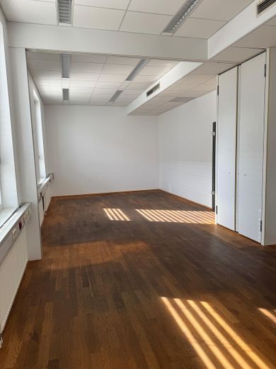 Showroom oder Praxis/Büro mit 175qm in bester Ausstattung kurzfristig beziehbar! – Büroraum Gremberghoven