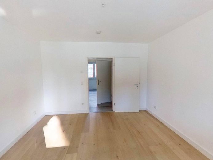 Helle 2-Zimmer-Wohnung mit Tageslichtbadezimmer und großem Balkon – Ansicht II: Schlafzimmer