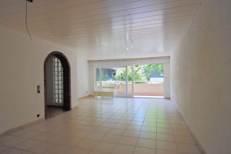 Wohn-/Esszimmer mit Balkon