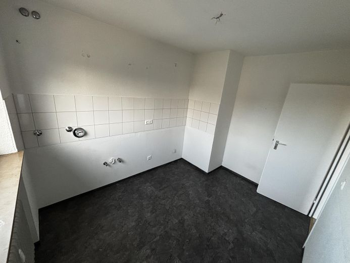 gemütliche 3,5-Zimmer-Wohnung mit Südbalkon in Neu-Ulm (Pfuhl) zu vermieten – Küche