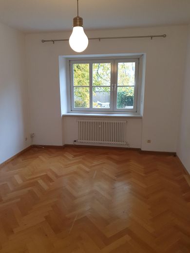 Zimmer mit Durchgang