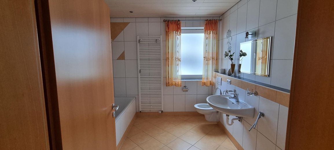 ETW (3 Zimmer/103,23qm) Neu-Ulm/Wiley - charmant, hell, in Premium-Lage(Peter Biebl Park) – gr. Bad, Wanne,Dusche,WC