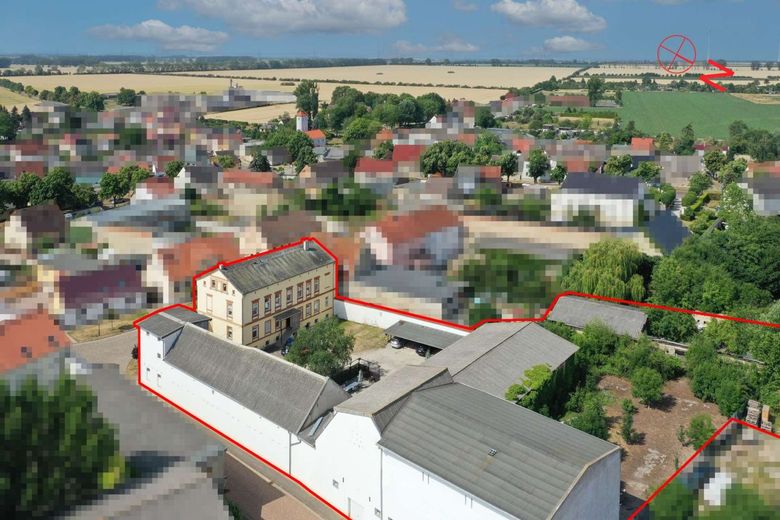 Vierseitenhof bei Schönebeck: MFH &amp; XXL-Ertrags-Reserve - 29% Soll-Rendite – Nordost Luftbild