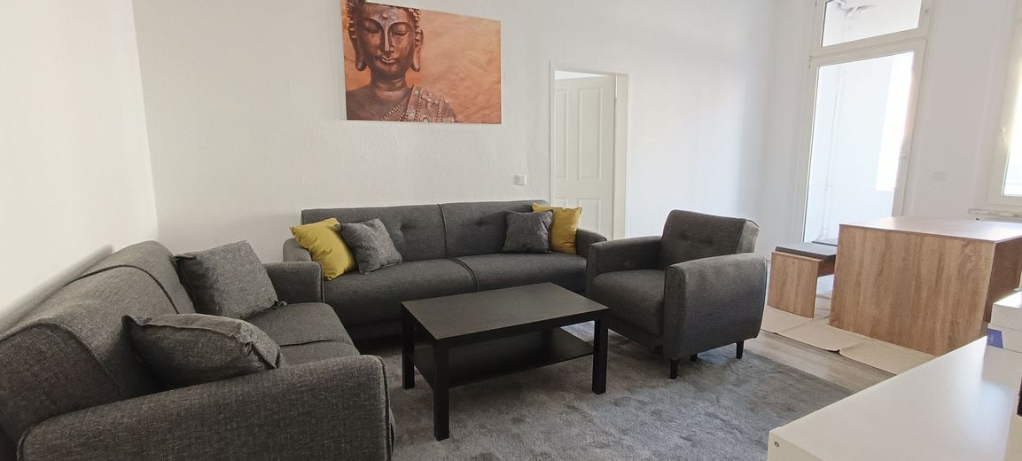 Zimmer in schöner 3er Frauen-WG | Stadtmitte direkt am Paulusanger – Wohnzimmer Bild1