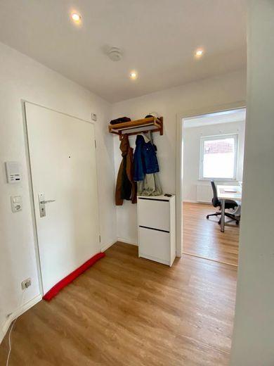 Flur - Blick ins Arbeitszimmer