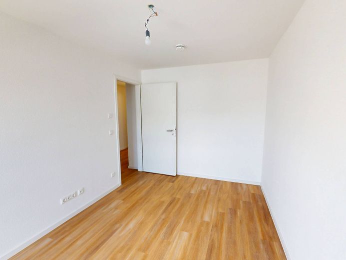 Modern wonen: lichtrijk nieuwbouwappartement met 3 kamers, balkon en inbouwkeuken – Ansicht II: Schlafzimmer II