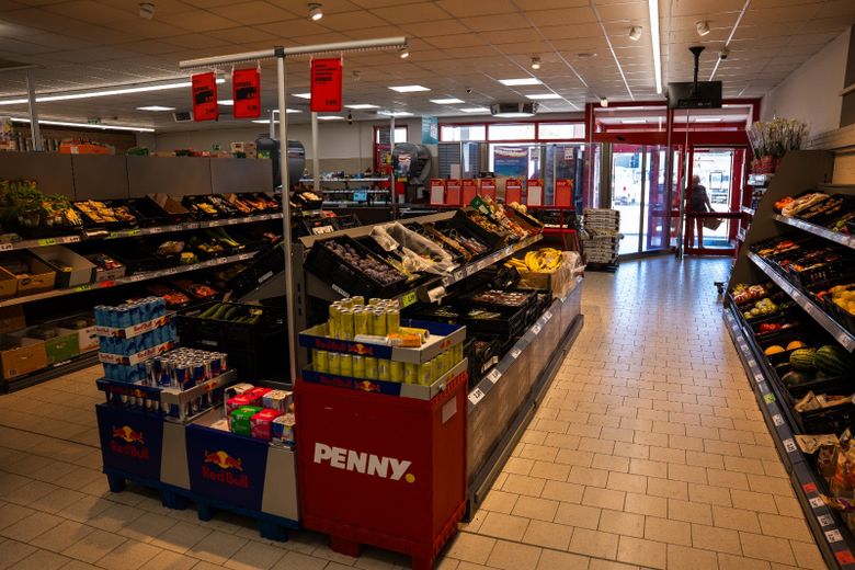 800 - 1000 m² Gewerbefläche mit großem Parkplatz neben Fitnessstudio und Neubau Penny Markt – Eingangsbereich - Bestand