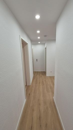 Modernes Wohnglück: Frisch sanierte 3-Zimmer-Wohnung mit Tageslichtbad & Multisplit-Klimatisierung – Flur