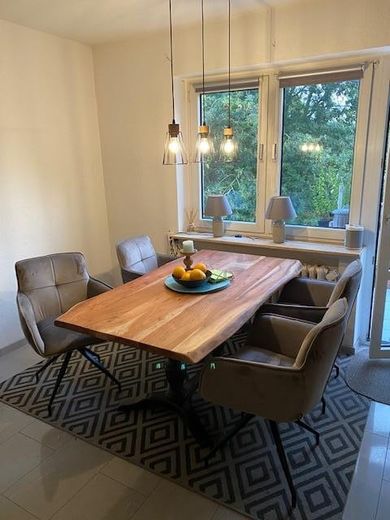 renovierte Wohnung mit Balkon und Blick ins Grüne – kurze Wege zur Küche