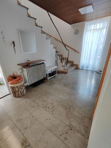 Floor mit Marmortreppe im EG