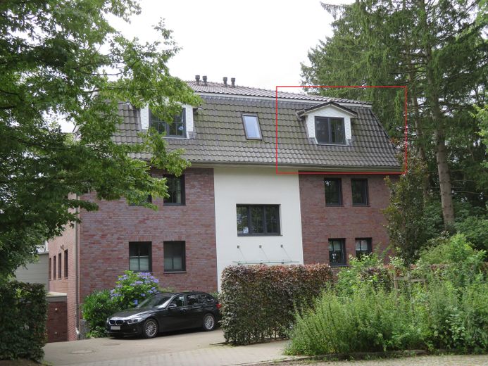 Courtagefrei: Helle und zentral gelegene DG-Maisonette-Wohnung mit Galerie und Sonnenterrasse – 18_Haus Vorderansicht