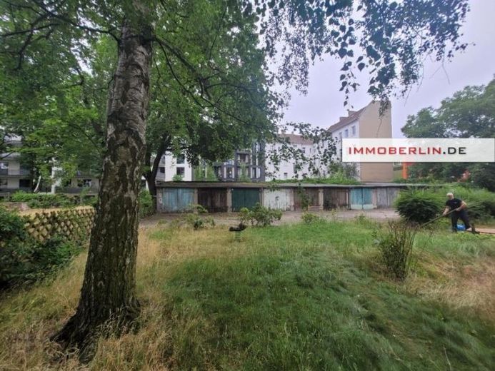 IMMOBERLIN.DE - Lichtenberg'in rağbet gören konumunda kiralanmış garajlara sahip optimal arsa – Fotoğraf 1