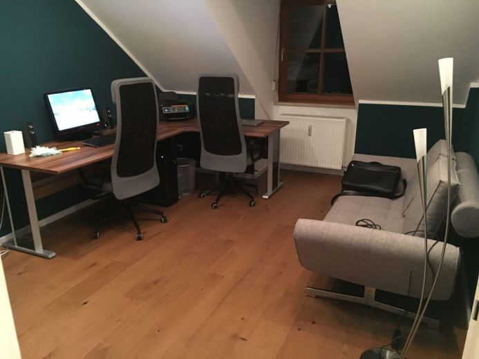 Exklusive Dachgeschosswohnung in Alleinlage – 2 Balkone - 2 Bäder – Arbeits-/Kinderzimmer