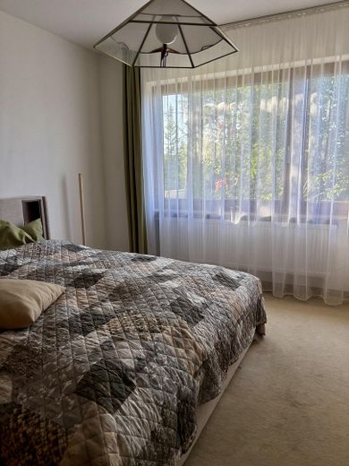 Großzügige, stilvoll möblierte 4-Zimmer Wohnung in Südlage zu vermieten – SZ: Neu und bequem